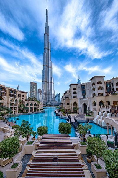 Burj Khalifa en een bewolkte ochtend in Dubai van Rene Siebring