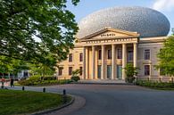Zomerse Stappen: Wandelaars bij Museum de Fundatie in Zwolle van Bart Ros thumbnail