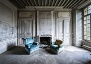 Twee blauwe stoelen van Inge van den Brande thumbnail