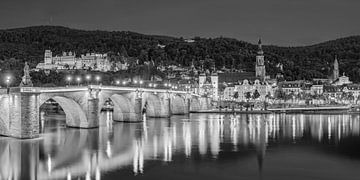 Vieille ville de Heidelberg le soir en noir et blanc. sur Manfred Voss, Schwarz-weiss Fotografie