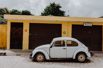 Auto in Izamal von Britt Laske