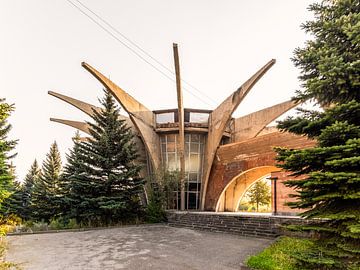 Armenien - Busbahnhof mit außergewöhnlicher Architektur - Brutalismus von Gentleman of Decay
