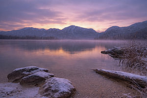 mystische Morgenstimmung am Kochelsee in Oberbayern