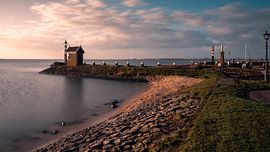Hafenspitze Volendam in der Morgensonne von Jolanda Aalbers