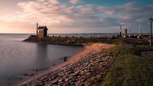 Havenhoofd Volendam tijdens ochtendzon