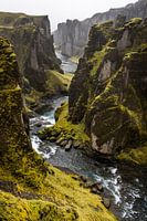 Fjaðrárgljúfur kloof in IJsland
