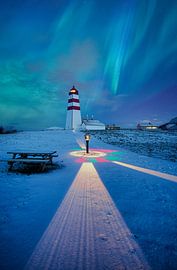 Noorderlicht boven Alnes vuurtoren, Godøy, Sunnmøre, Møre og Romsdal, Norway van qtx