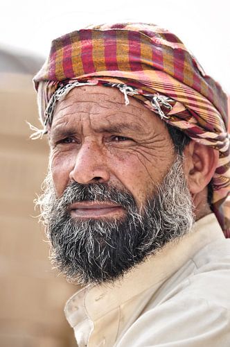 Straßenporträt eines Mannes aus Dubai