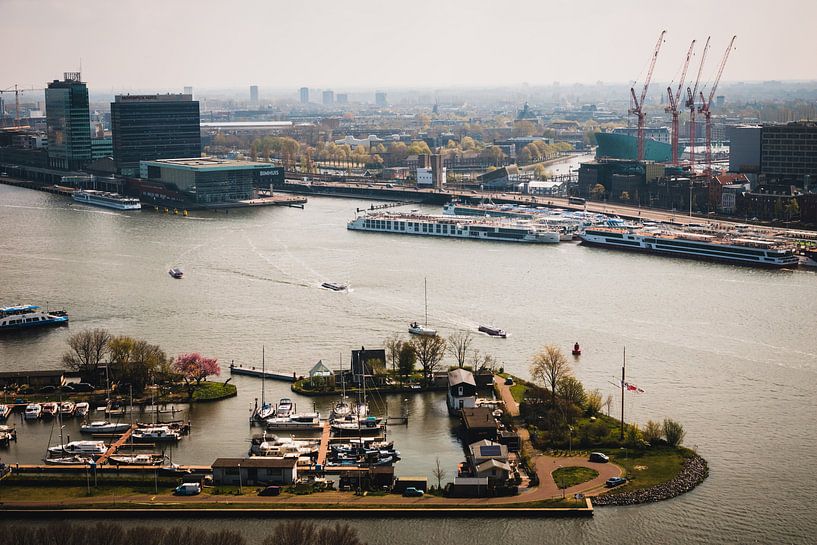Vue sur la tour IJ van A'dam à Amsterdam par Paul van Putten