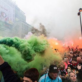 Le champion de Feyenoord bombarde de crème Coolsingel sur Feyenoord Kampioen