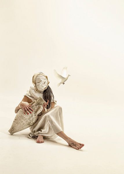 The girl and the bird by Guna Andersone