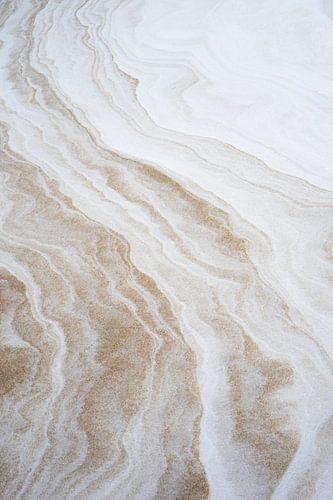 Golven van zand en sneeuw