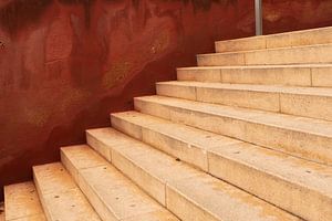 Trap. Minimalisme. Terracotta rood.