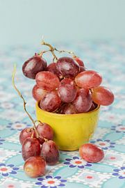Still life 'Grapes in a yellow bowl ' by Willy Sengers