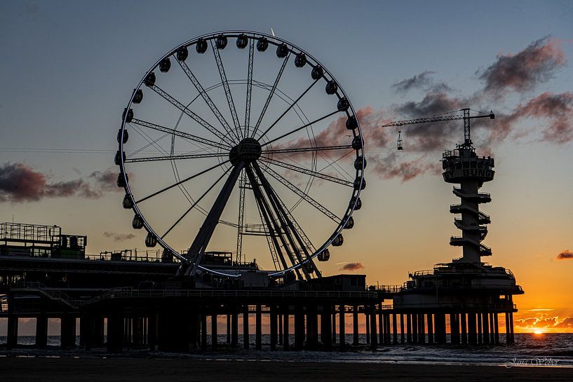 Den Haag bij zonsondergang van Jana Weber