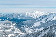 Kleinwalsertal en Ritzler in de winter met uitzicht op de Allgäuer Alpen, Nebelhorn van Leo Schindzielorz thumbnail