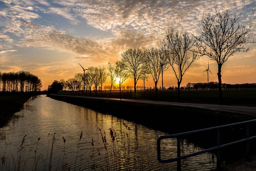 Setting sun near Duiven by Devlin Jacobs