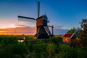 Paysage néerlandais avec moulin à vent sur Björn van den Berg