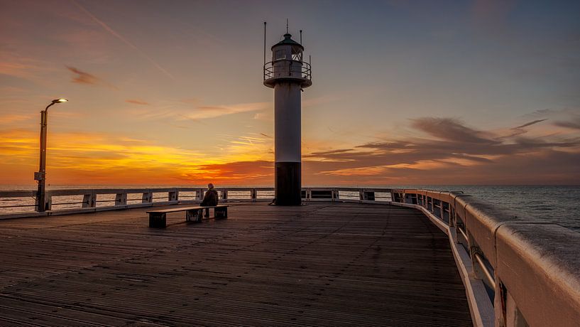 Pier Middelkerke België bij zonsondergang van Rob van der Teen