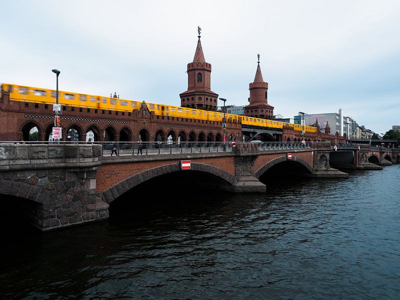 De Oberbaumbrücke en metro van Jeroen Götz