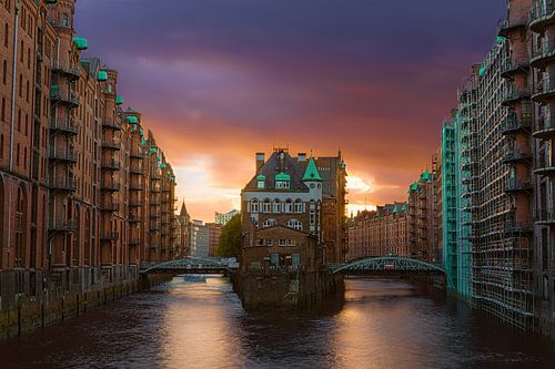 Speicherstadt Hamburg während des Sonnenuntergangs von Sander Hupkes