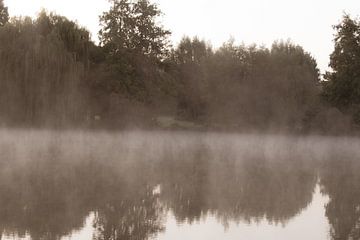 Lac dans la brume sur Stefanie Keller