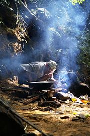 Eten in de jungel by Bart Stallaert