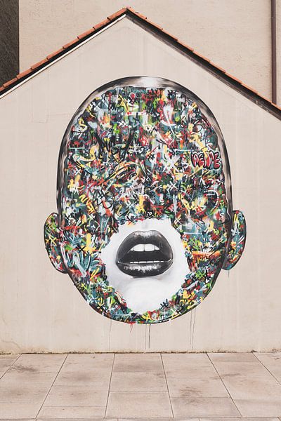The face in Stavanger - street art - street and travel photography by Christa Stroo photography