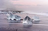 Lumière du matin sur la plage de glace noire par Ralf Lehmann Aperçu