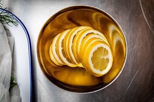 Citrons sur un plan de travail
