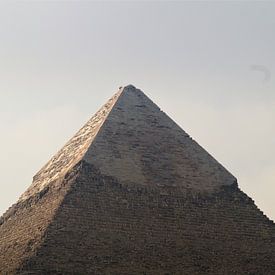 Top van de Piramide: Gizeh Cairo Egypte van Maurits Bredius