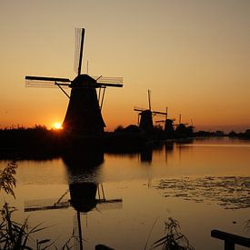 Sonnenaufgang auf dem Kinderdijk von Femke Looman