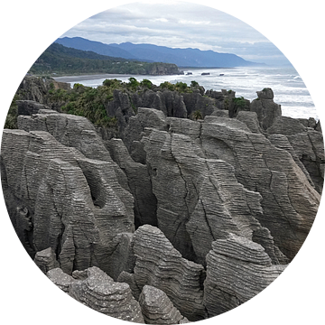 Pancake rocks bij Punakaiki in Nieuw Zeeland van Aagje de Jong