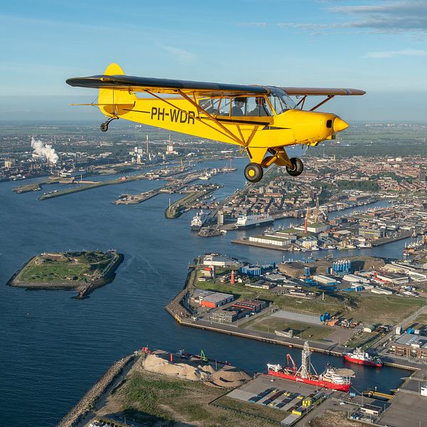 Avion Piper Super Cub au-dessus d'IJmuiden par Planeblogger