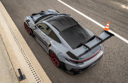 Porsche 992 GT3 RS in the pitlane by Bas Fransen