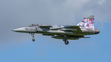 Tsjechische Saab JAS39 Gripen met Tiger livery. van Jaap van den Berg