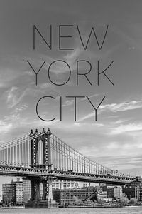 NYC Manhattan Bridge | Texte & Skyline sur Melanie Viola