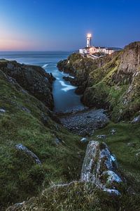 Le phare de Fanad Head en Irlande la nuit