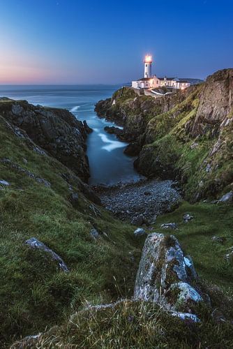 Fanad Head vuurtoren in Ierland 's nachts