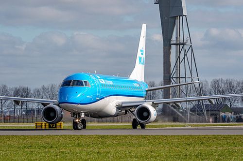 KLM Cityhopper Embraer ERJ-175 passagiersvliegtuig.