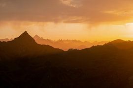 Mountain silhouette above the Füssener Jöchle by Leo Schindzielorz