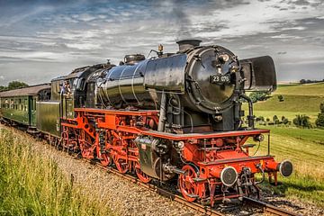 Train à vapeur à travers les collines du Limbourg