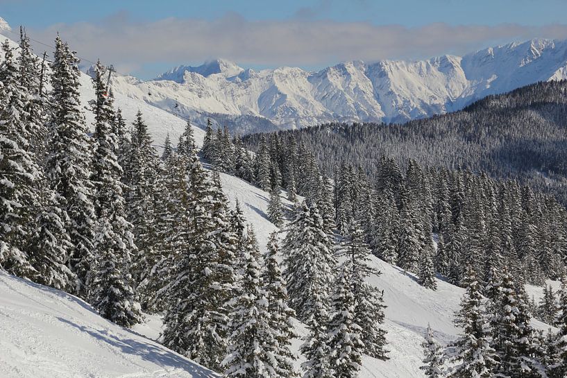 Winter sports paradise; Austria's snowy mountains by Jeroen Meeuwsen