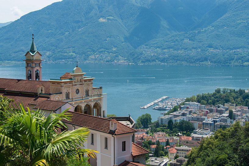 Kerk Madonna del Sasso, Locarno, Zwitserland van Peter Apers