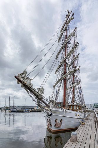Twee-Master in de haven (NL)