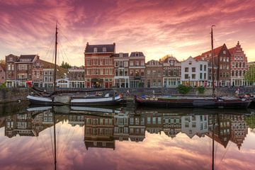 Het schilderachtige Delfshaven Rotterdam na zonsonderganggang
