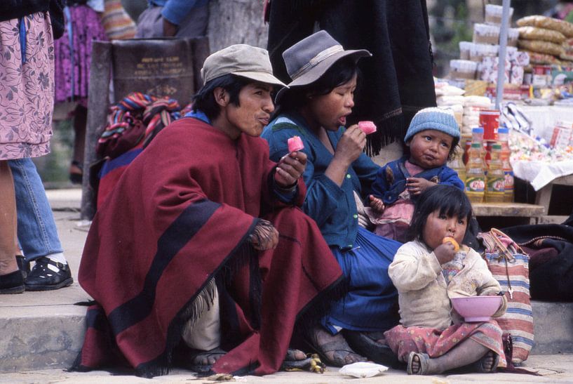 Family at the market by Ignacio Genzo
