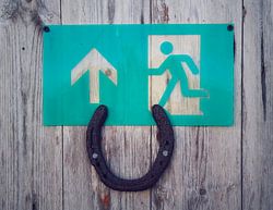 Gelukkige uitgang - Veel geluk op je weg naar buiten