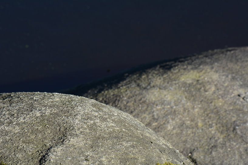 Rocs in the water by Berend