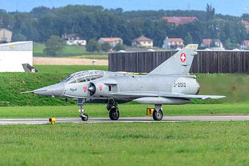 Take-off Zwitserse Dassault Mirage III DS. van Jaap van den Berg